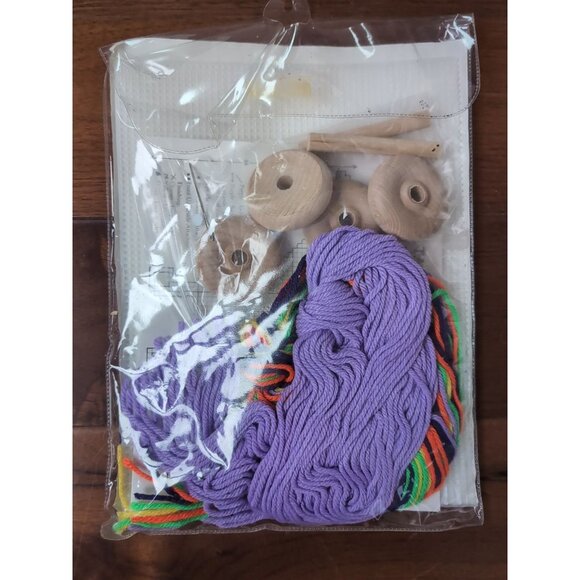 Dinosaur Plastic Canvas Kit "Daisy Dinosaur" #7 Mesh Wooden Wheels - Picture 2 of 2